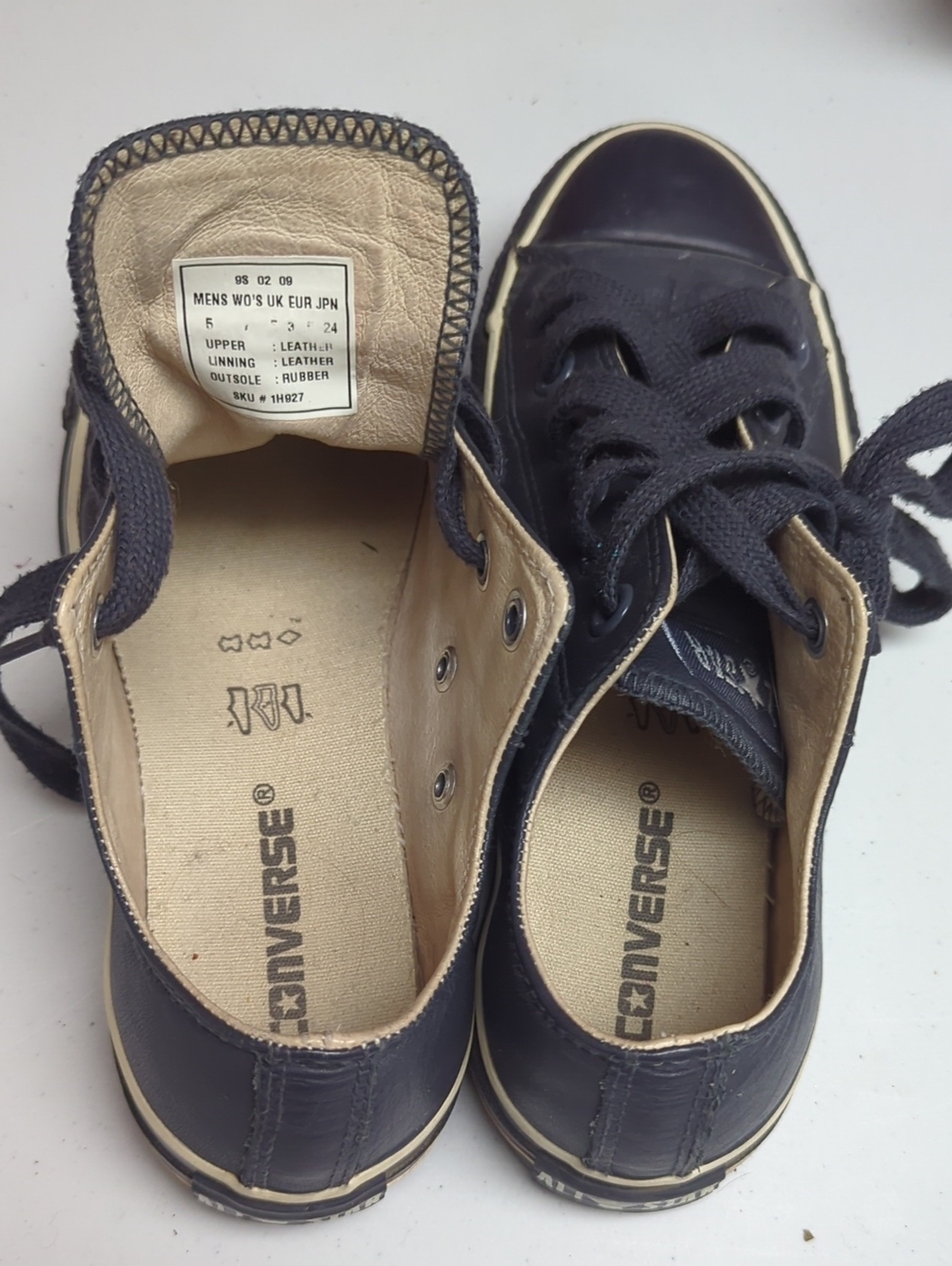 Converse Unisex Black and Cream Low-Top Leather Sneakers ( Men's 5, Women's 7)